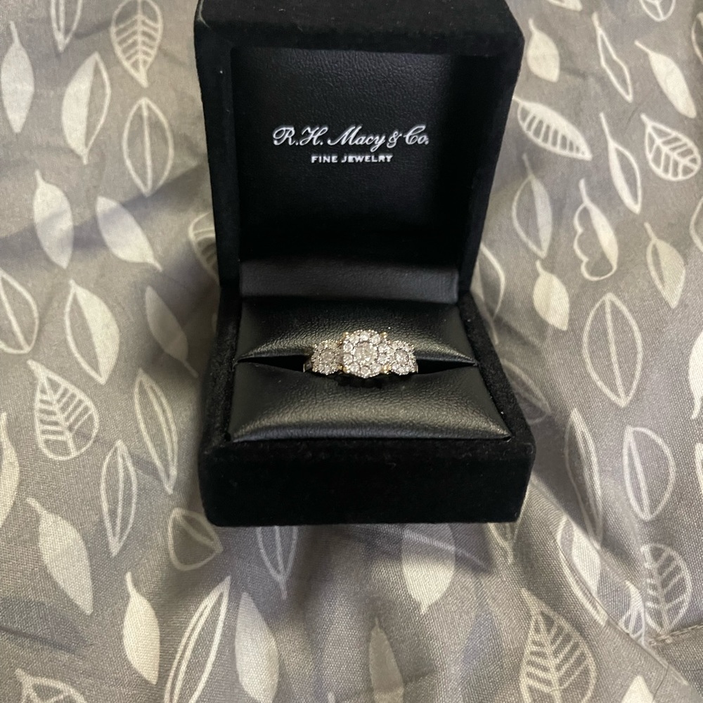 Macys Yellow Gold 3 Stone Diamond Ring! Size 6